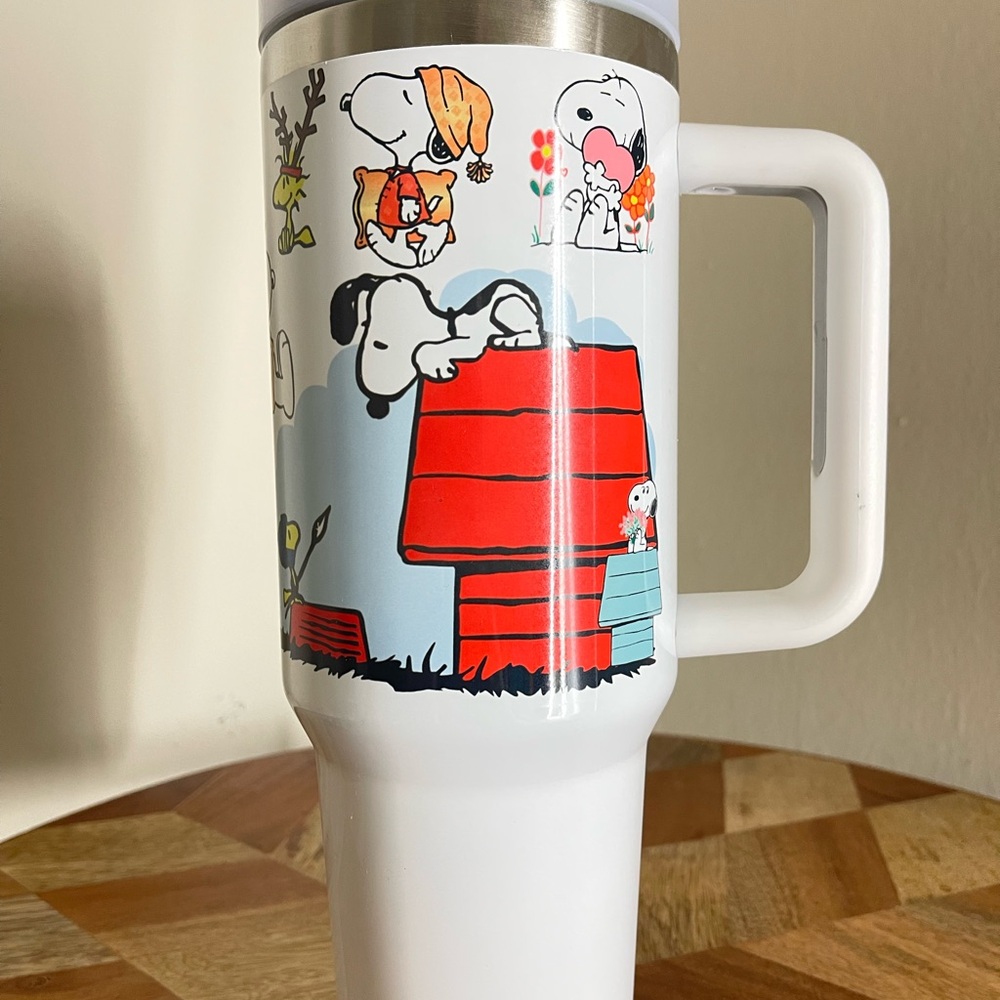 Peanuts Snoopy 40 oz TUMBLER friends Christmas Brand new 40oz TUMBLER double wal - Picture 1 of 9